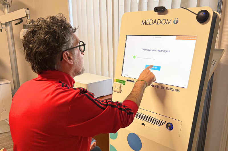 Téléconsultation ophtalmologique : Écouter Voir accueille Medadom